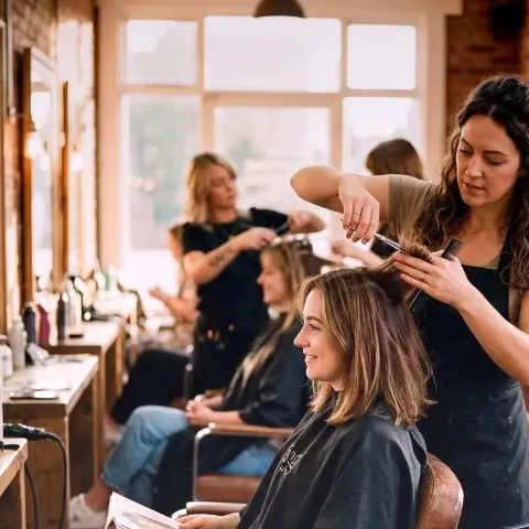 Stamm Glanz – Styling & Pflege