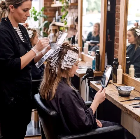 Stamm Glanz – Trendige Haarschnitte für jede Jahreszeit
